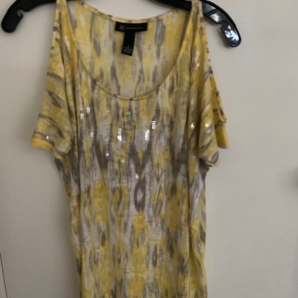 Tops - Picture 1 of 1